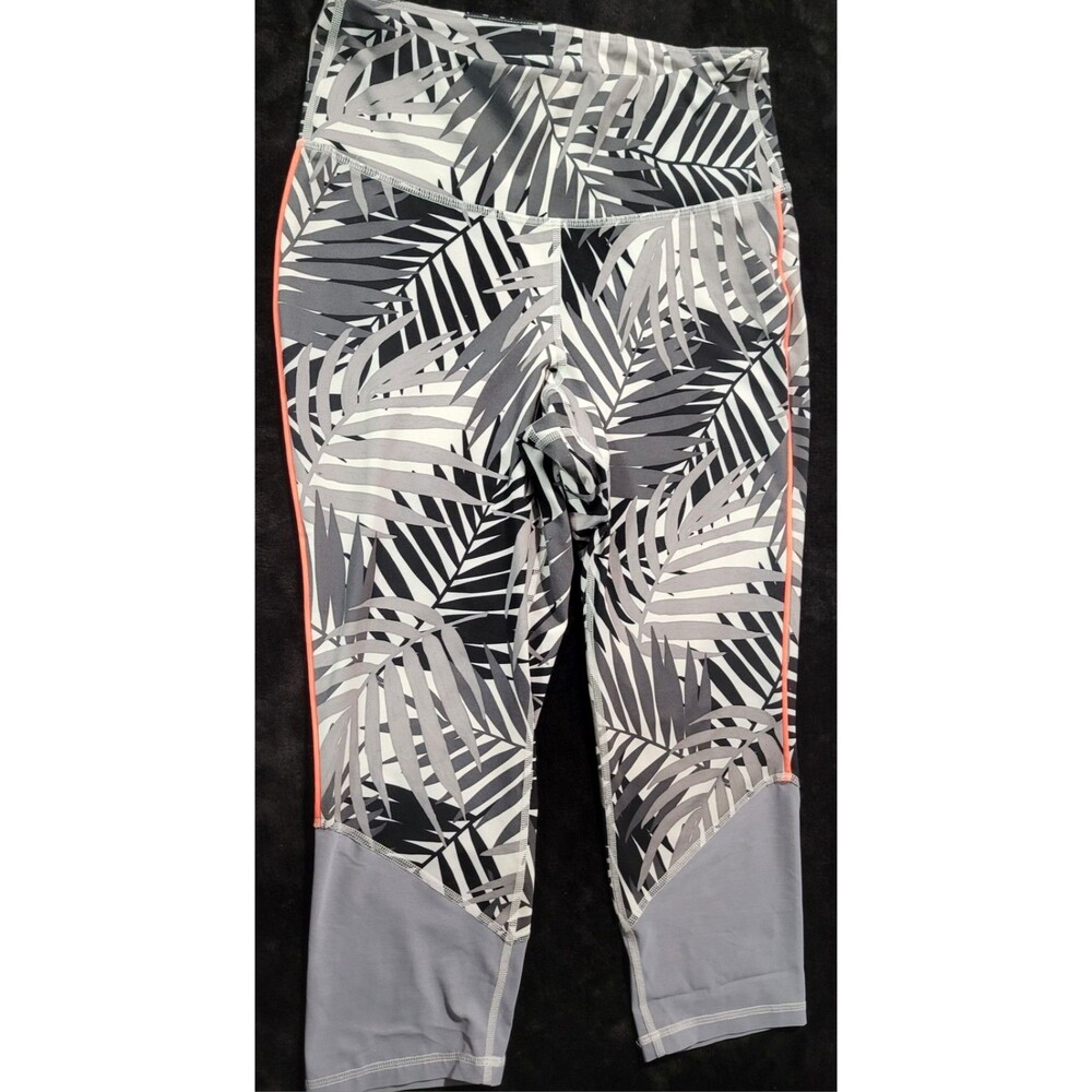 Woman's Old Navy Active High-Rise Mesh-Trim Compression Crops Size Large